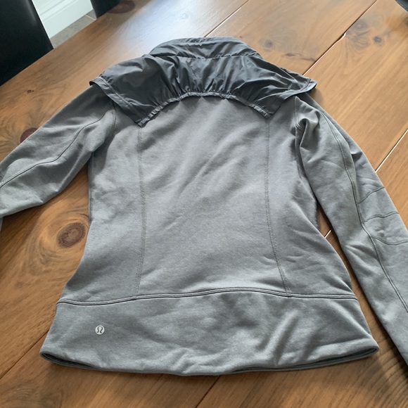 Running jacket - Picture 3 of 3